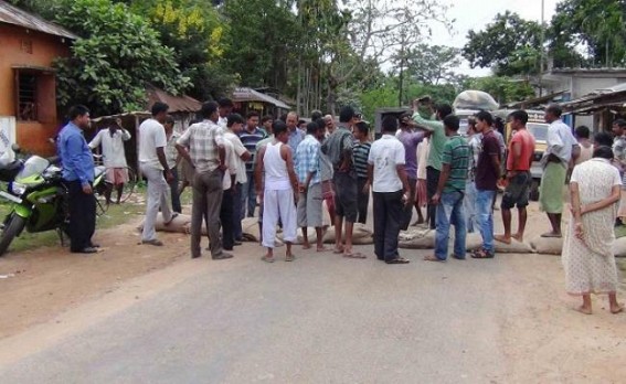 Unhygenic rice in Mid Day Meal : People blocked Kailasahar-Fatikroy Road in protest